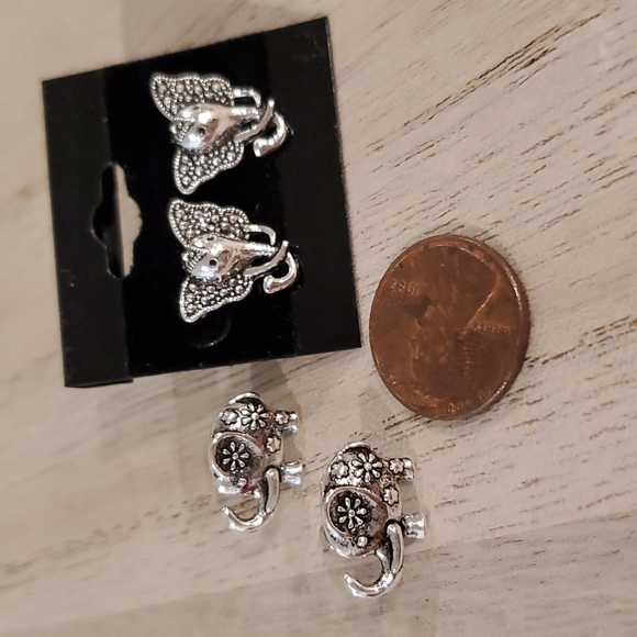 Set of 2 Elephant earrings Silvertone studs NWOT - Picture 2 of 4